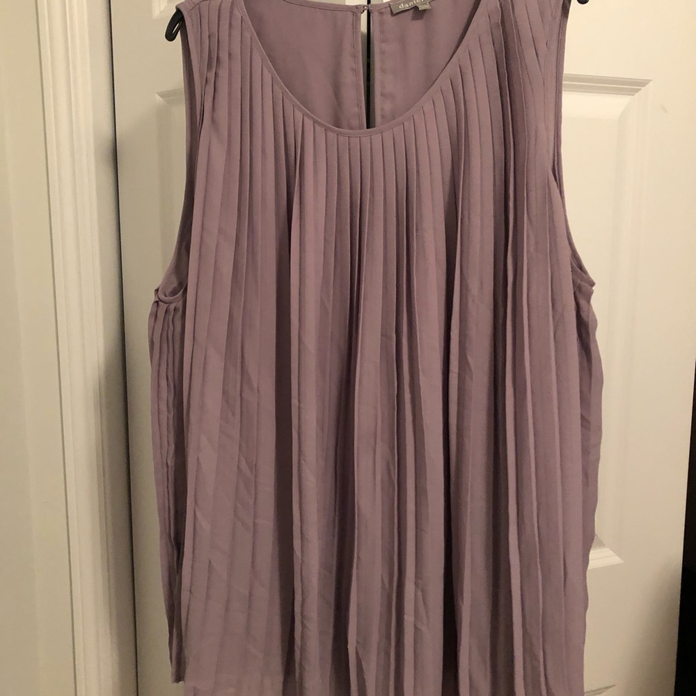 Beautiful lilac pleated tank.
